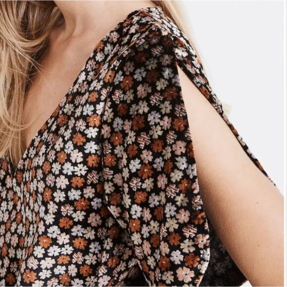 Madewell Velvet Tulip-Sleeve Ruffle Top in Petite Blooms - Picture 3 of 8